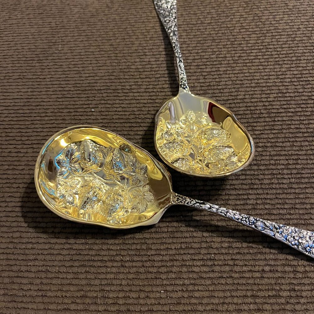 Serving spoons